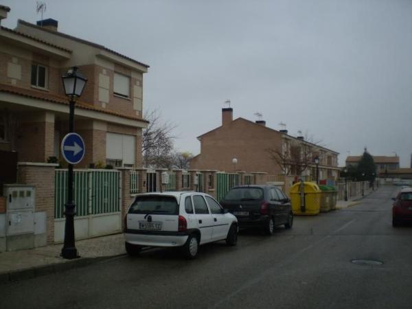 Chalet independiente en venta en Casa o chalet en Ugena, Ugena
thumbnail 1