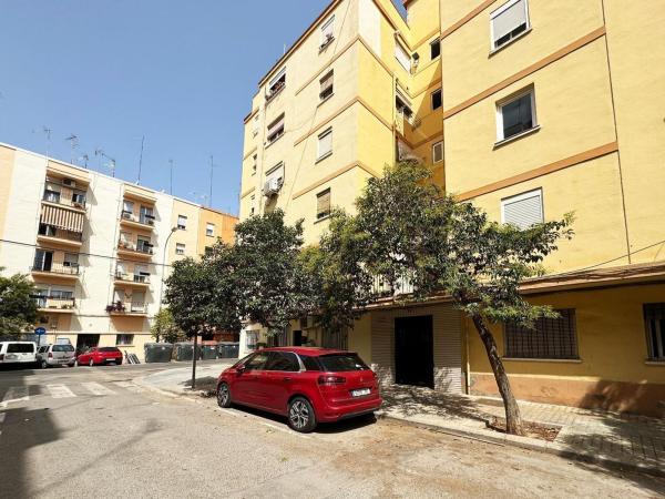 Sale of flat in Piso en Calle de l'Escriptor Abu Salt, 3, Marxalenes, València, Valencia
photo 1