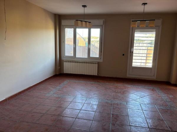 Частный шале на продаже в  Casa o chalet en Mojados, Мохадос photo 4