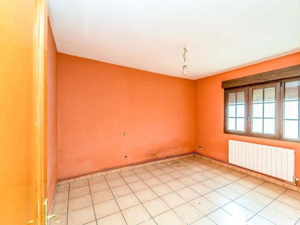 Частный шале на продаже в Casa o chalet en Iscar, Искар thumbnail 1