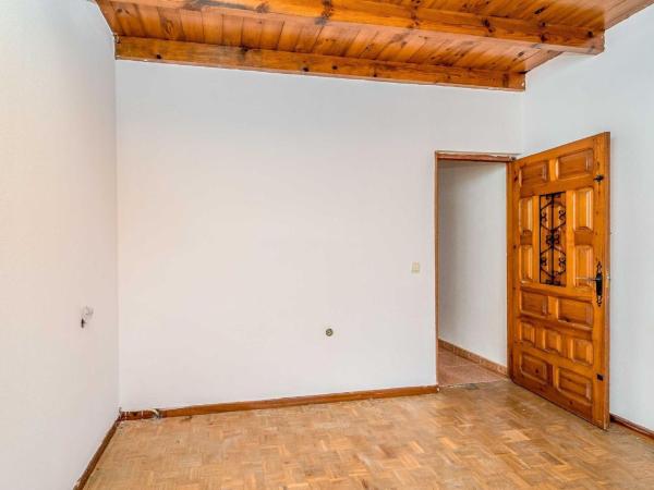 Частный шале на продаже в Casa o chalet en Nava del Rey, Нава дель Рей thumbnail 2