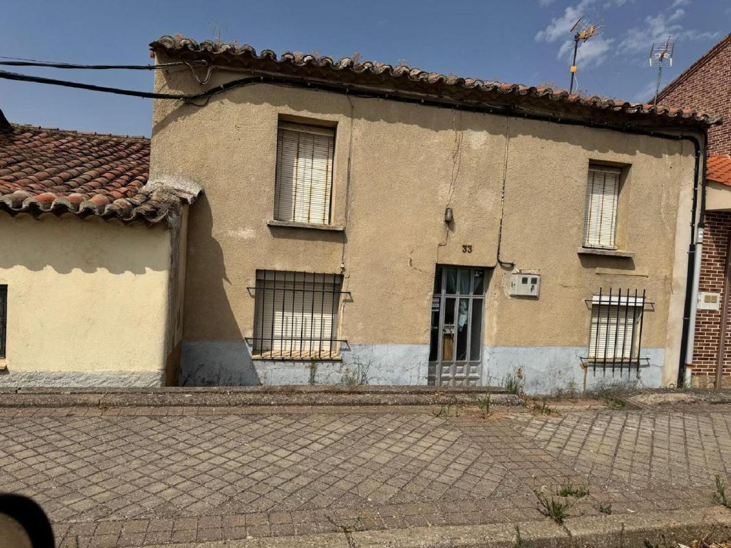 Продажа отдельного шале в Casa o chalet en Roales, Роалес photo 1