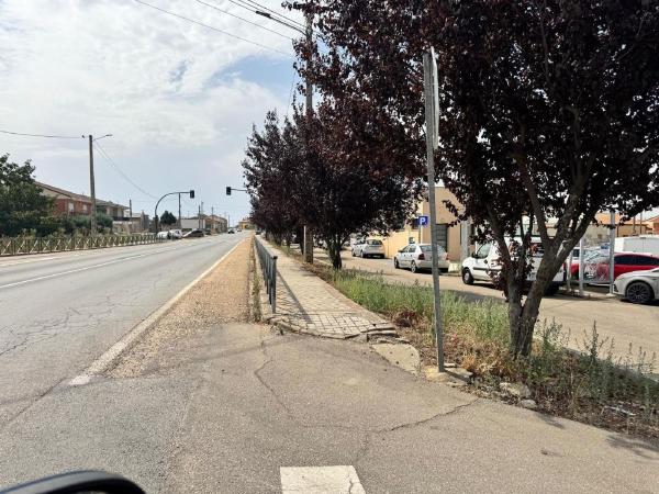 Частный шале на продаже в  Casa o chalet en Roales, Роалес photo 3