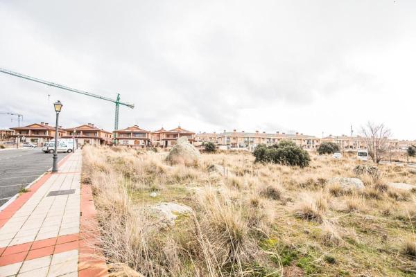 Terreno en Avenida Juan Carlos I s/n, Hervencias Altas - El Pinar, Ávila photo 1