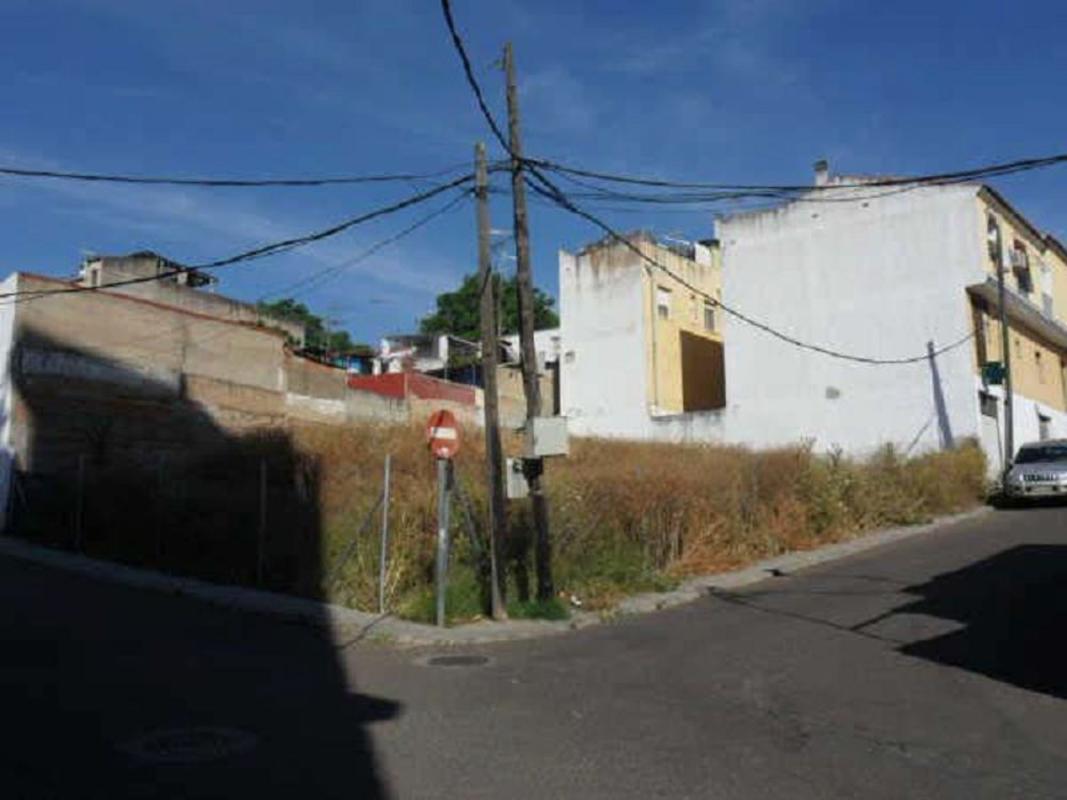 Land for sale in Badajoz, Badajoz photo 1