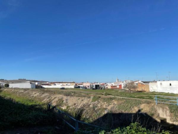 Terreno en Calle Chucena, La Palma del Condado thumbnail 1