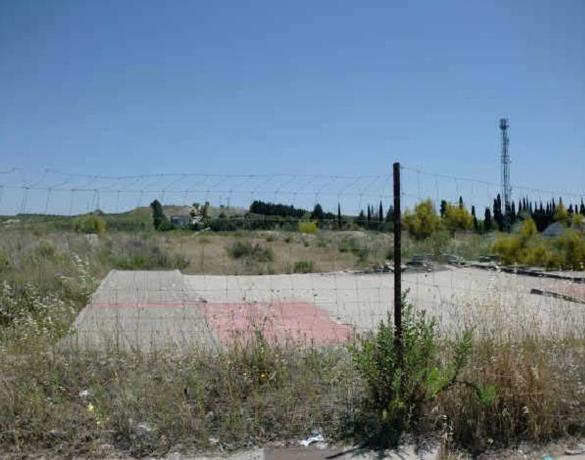 Terreno en Avenida del Ajedrez s/n, Zona Hospital, Linares photo 1