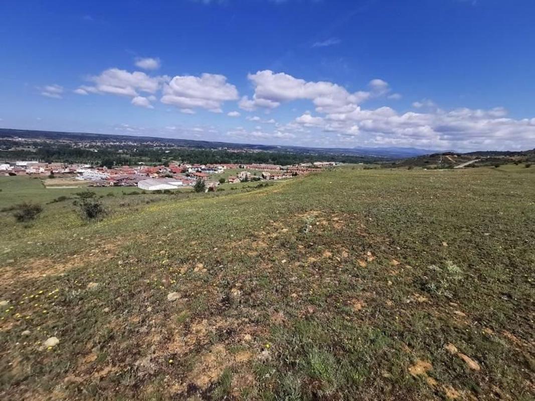 Land for sale in Sariegos, León photo 5