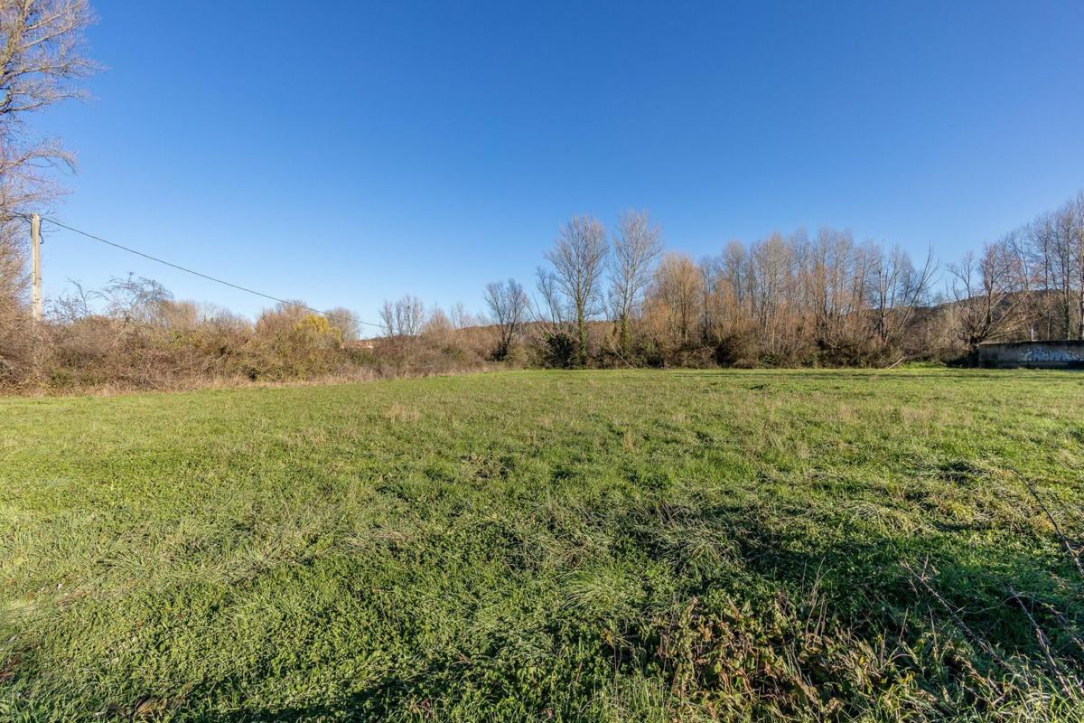Terreno en venta en Villaquilambre, León photo 2