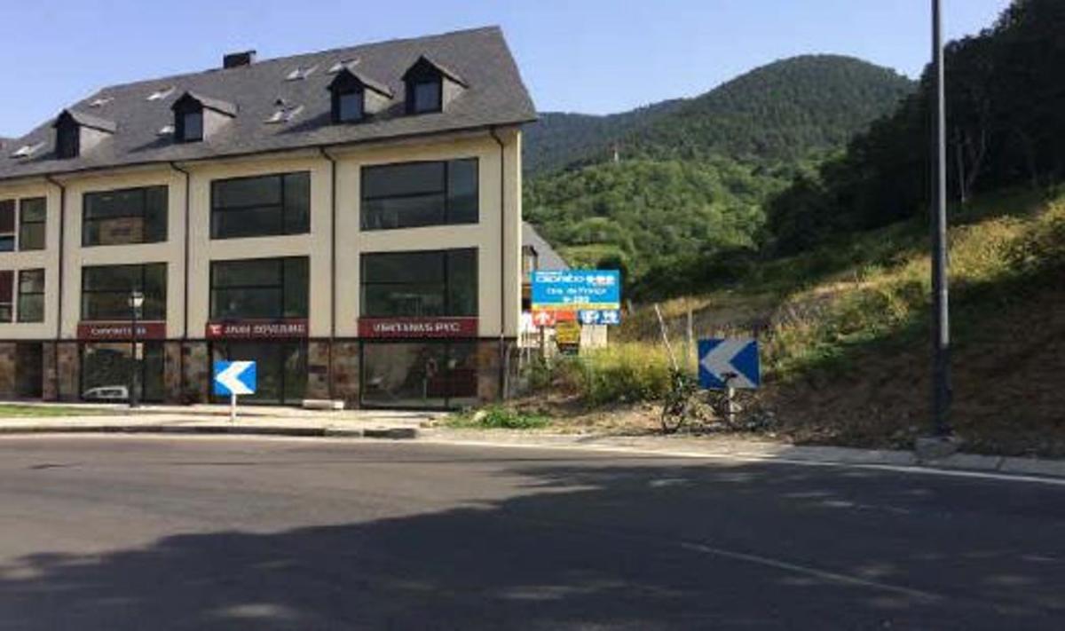 Terreno en venta en Vielha, Lleida photo 1
