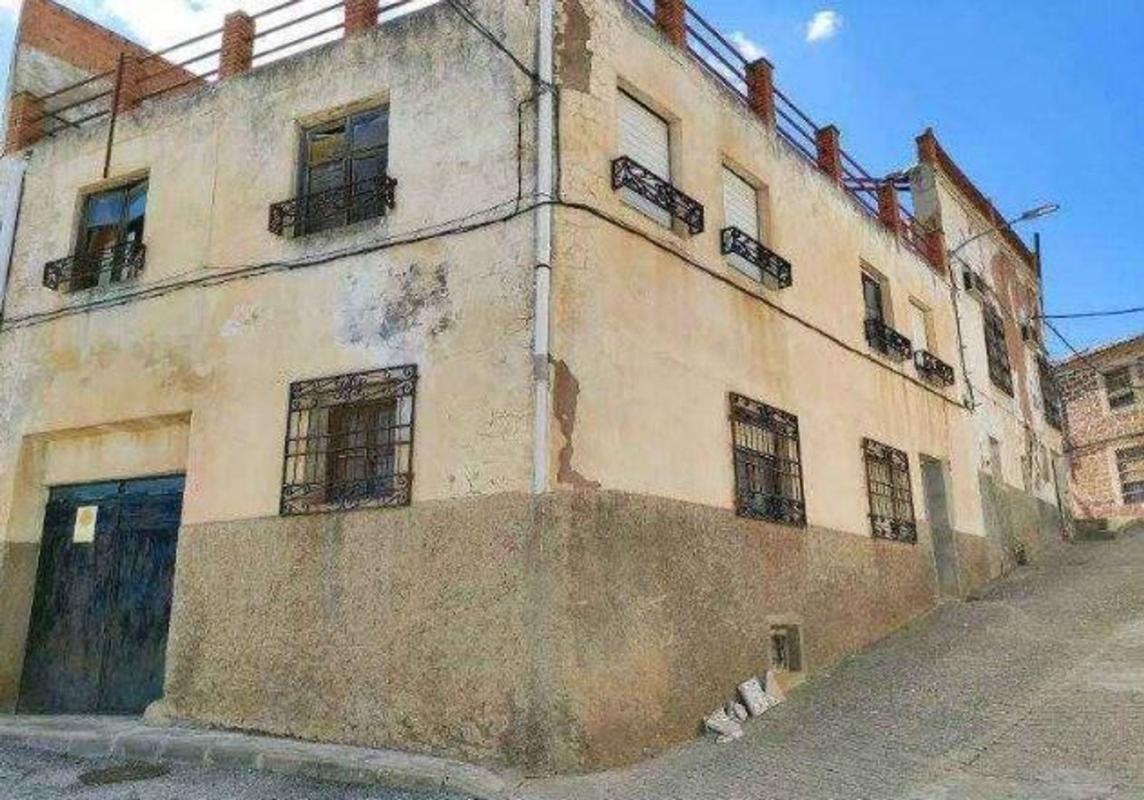 Sprzedaż niezależnego domku jednorodzinnego w Casa o chalet en Calle San Antón, Villapalacios, Villapalacios photo 1