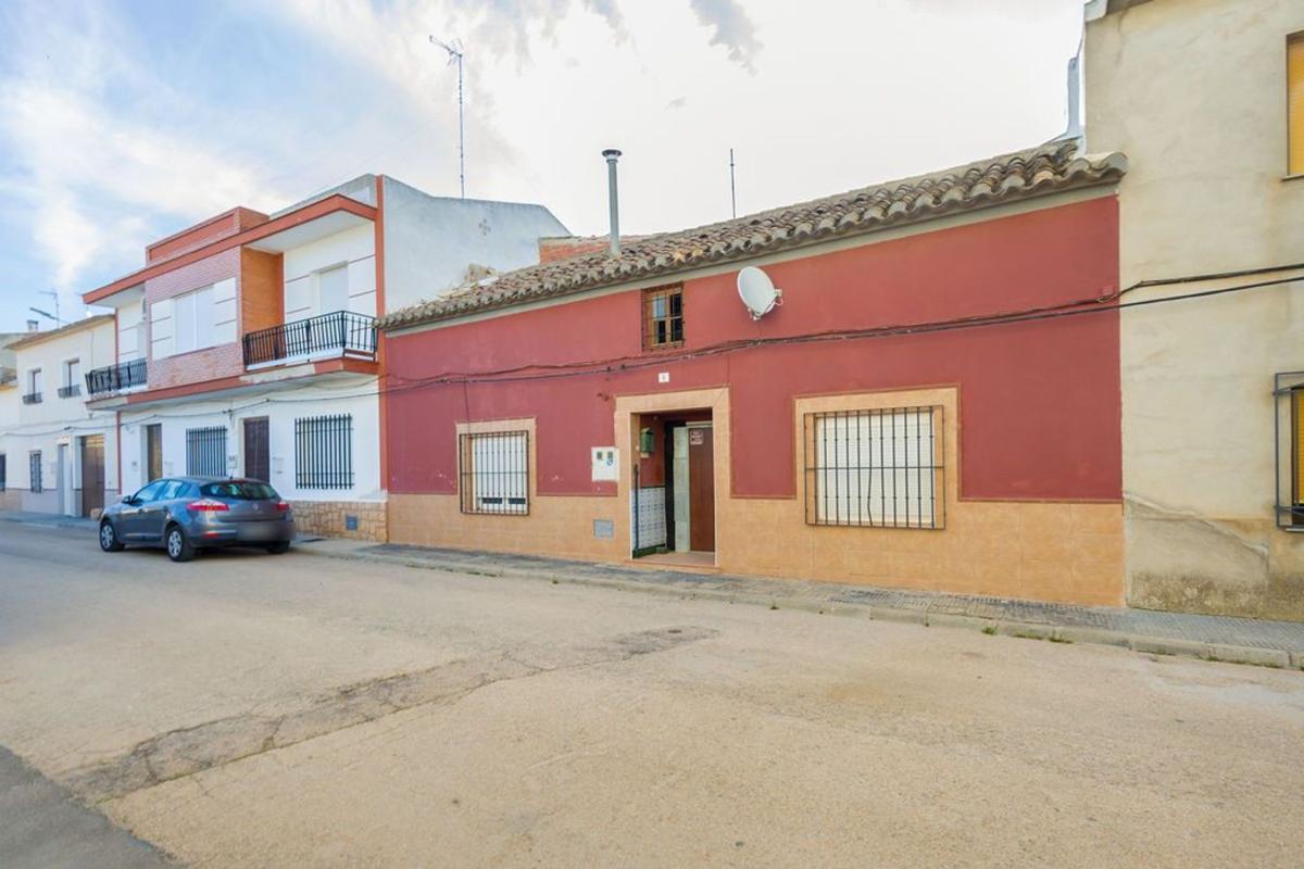 Venta de chalet independiente en Casa o chalet en Calle Castillo, Villarrobledo, Villarrobledo
photo 1