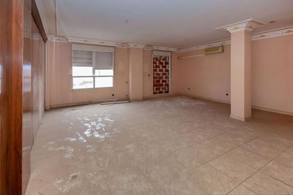 Sale of flat in Piso en Avenida de los Reyes Católicos, Villarrobledo, Villarrobledo
thumbnail 1