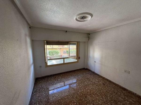 Venta de piso en Piso en Avenida Reina Victoria, Plaza de Toros - Avenida Chapí - Trinquete, Elda, Elda
thumbnail 1