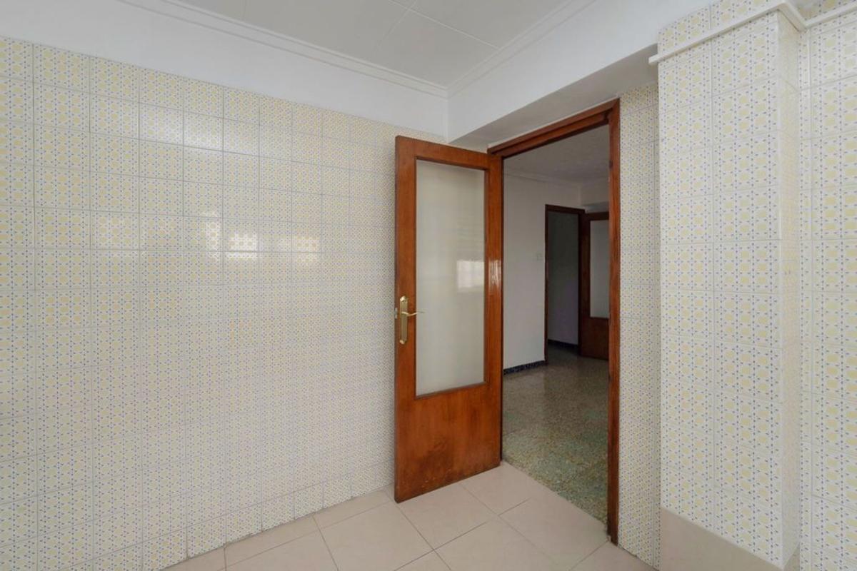 Sale of apartment in Piso en Calle Uruguay, Plaza de Toros - Avenida Chapí - Trinquete, Elda, Elda
photo 4