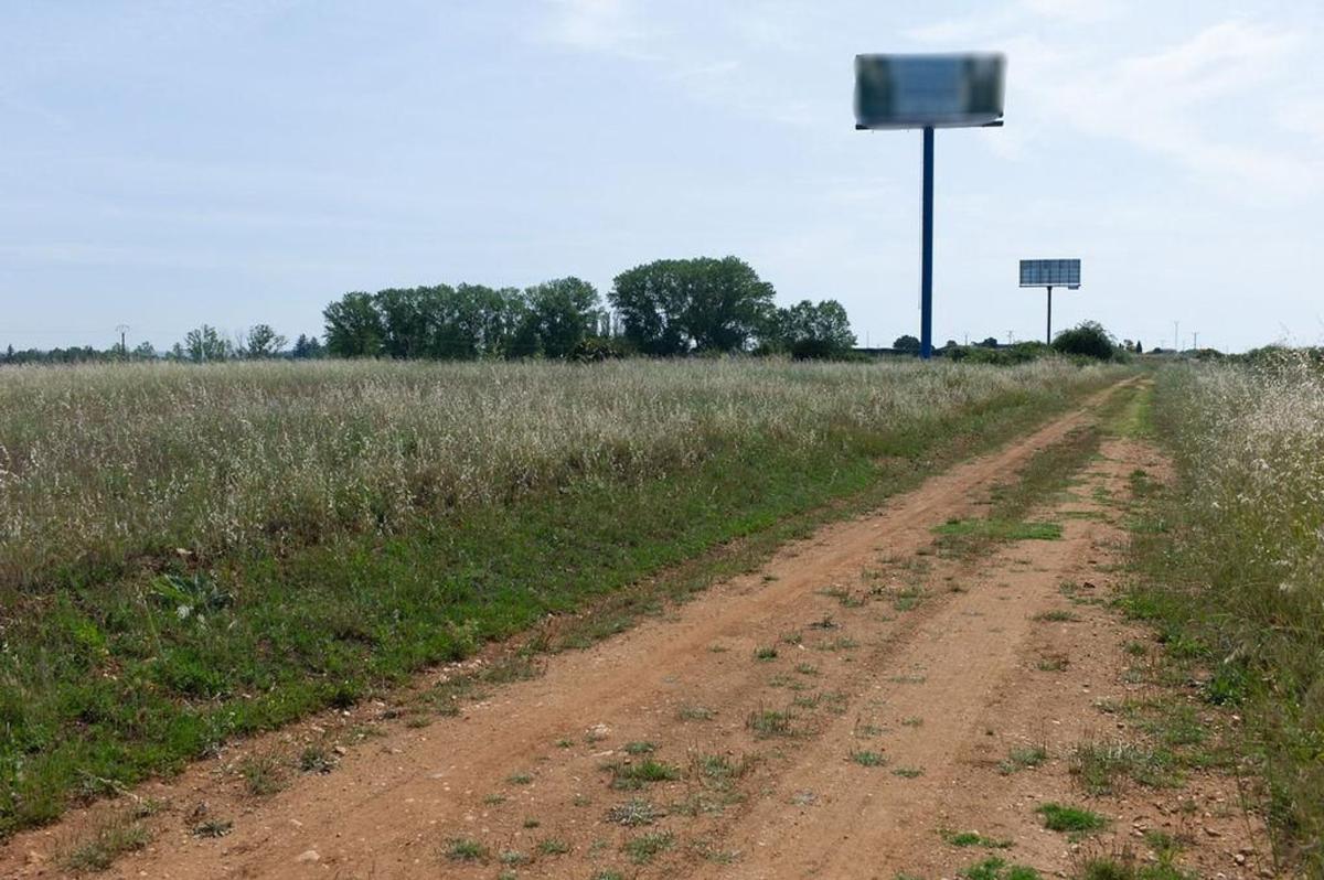 Terreno en venta en Santa Marta de Tormes, Salamanca photo 2