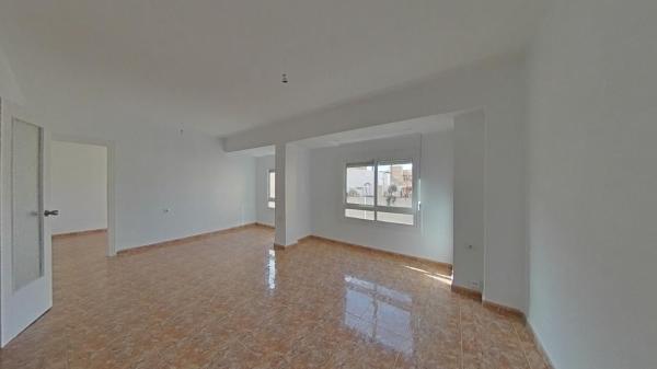 Продажа квартиры на Piso en Calle Modesto Lafuente, Plaza Castelar - Mercado Central, Elda, Эльда
photo 1