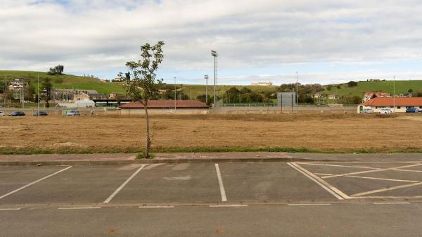 Terreno en Calle de Paco Gento, Guarnizo thumbnail 1