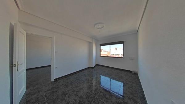 Sale of flat in Piso en Calle General Elizaicin, Plà del Bon Repòs-La Goteta, Alicante / Alacant, Alicante
 photo 1