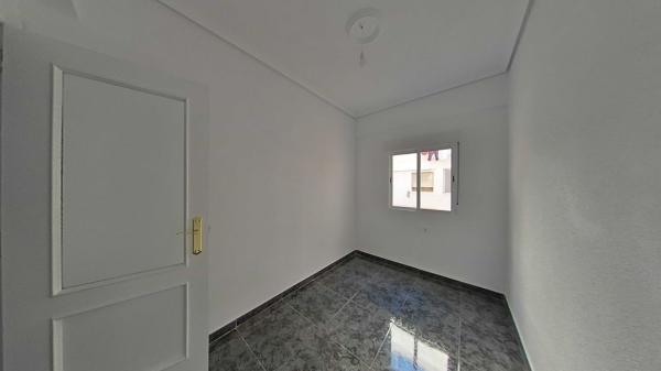 Sale of flat in Piso en Calle General Elizaicin, Plà del Bon Repòs-La Goteta, Alicante / Alacant, Alicante
 photo 2