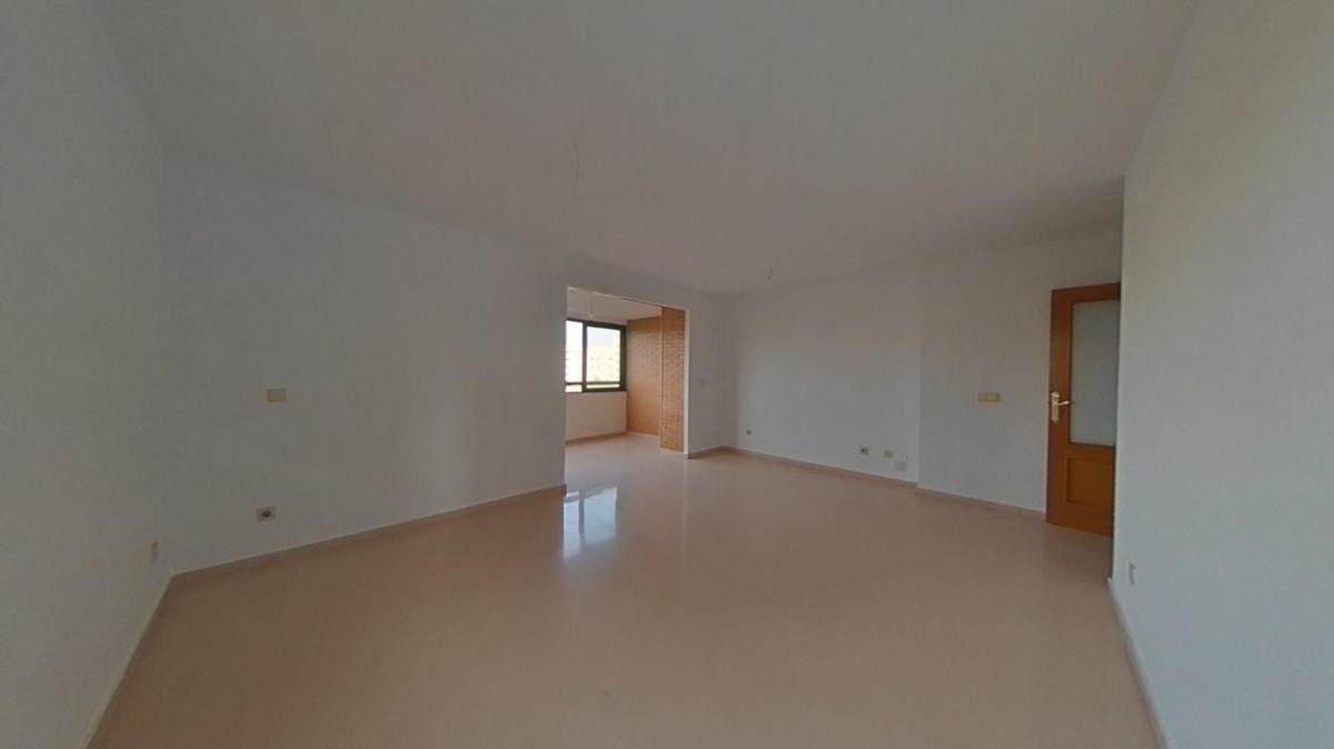 Продажа квартиры на Piso en Avenida Pintor Xavier Soler, Garbinet - Parque de las Avenidas, Alicante / Alacant, Аликанте / Алакант
 photo 2
