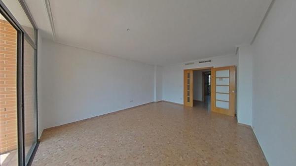 Продажа квартиры на Piso en Avenida Juan Sanchis Candela, Garbinet - Parque de las Avenidas, Alicante / Alacant, Аликанте / Алакант
thumbnail 1