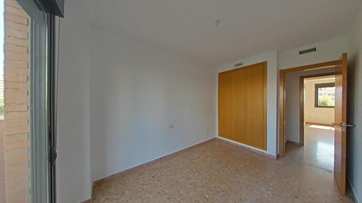Sale of apartment in Piso en Avenida Juan Sanchis Candela, Garbinet - Parque de las Avenidas, Alicante / Alacant, Alicante
photo 4