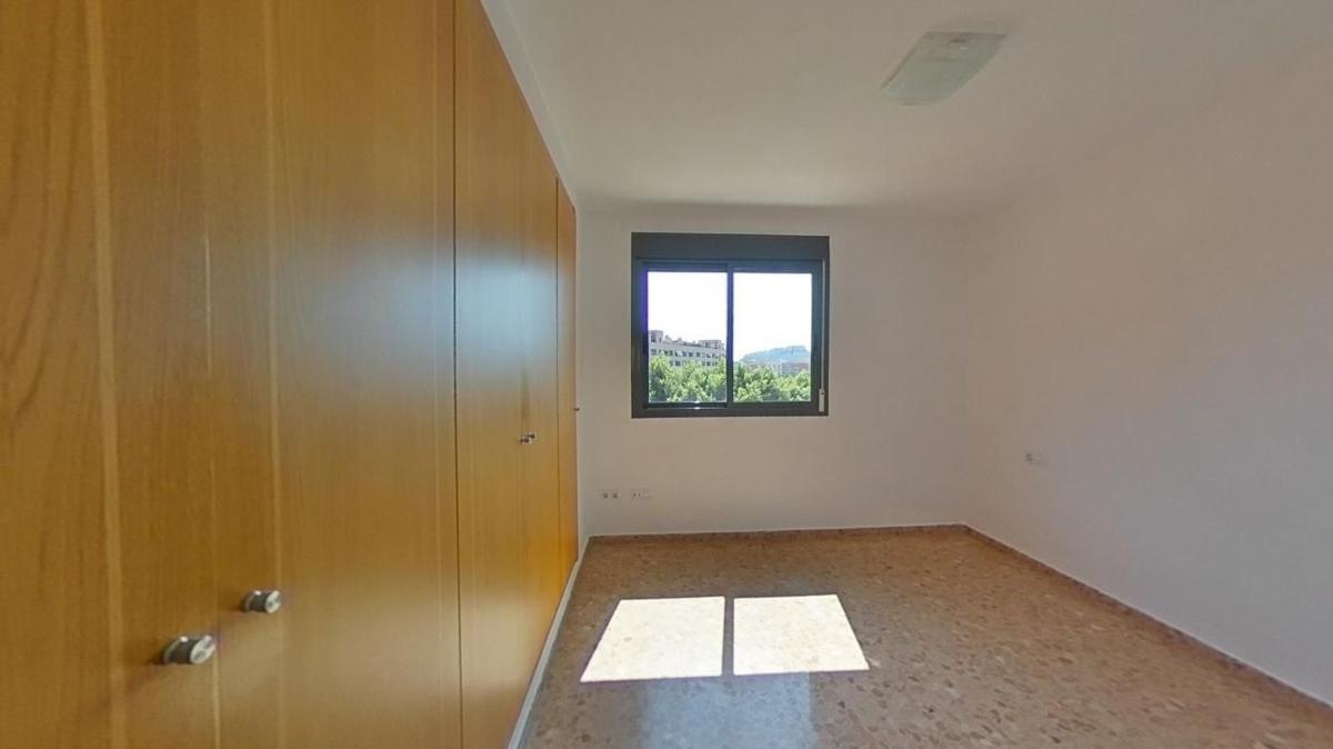 Sale of apartment in Piso en Avenida Juan Sanchis Candela, Garbinet - Parque de las Avenidas, Alicante / Alacant, Alicante
photo 5