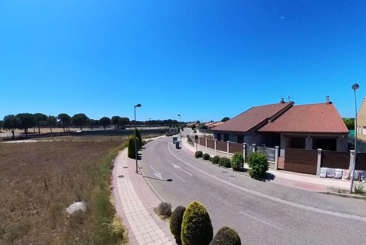 Terreno en venta en Aldeamayor de San Martin, Valladolid photo 2