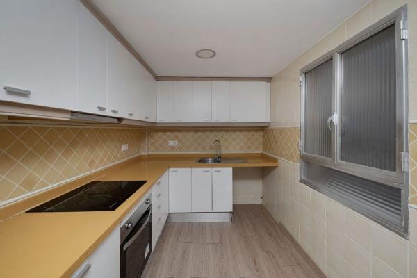 Продажа квартиры на Piso en Avenida de Ramón y Cajal, Ensanche-Diputación, Alicante / Alacant, Аликанте / Алакант
 photo 4