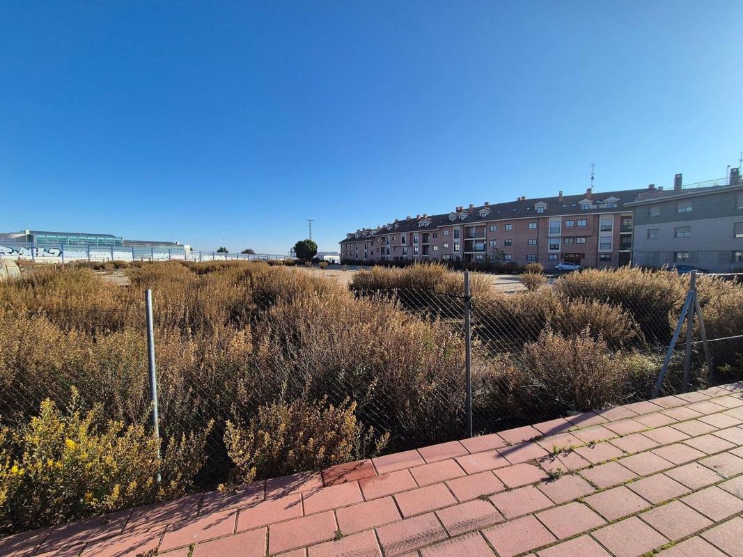 Terreno en venta en Zaratan, Valladolid photo 2