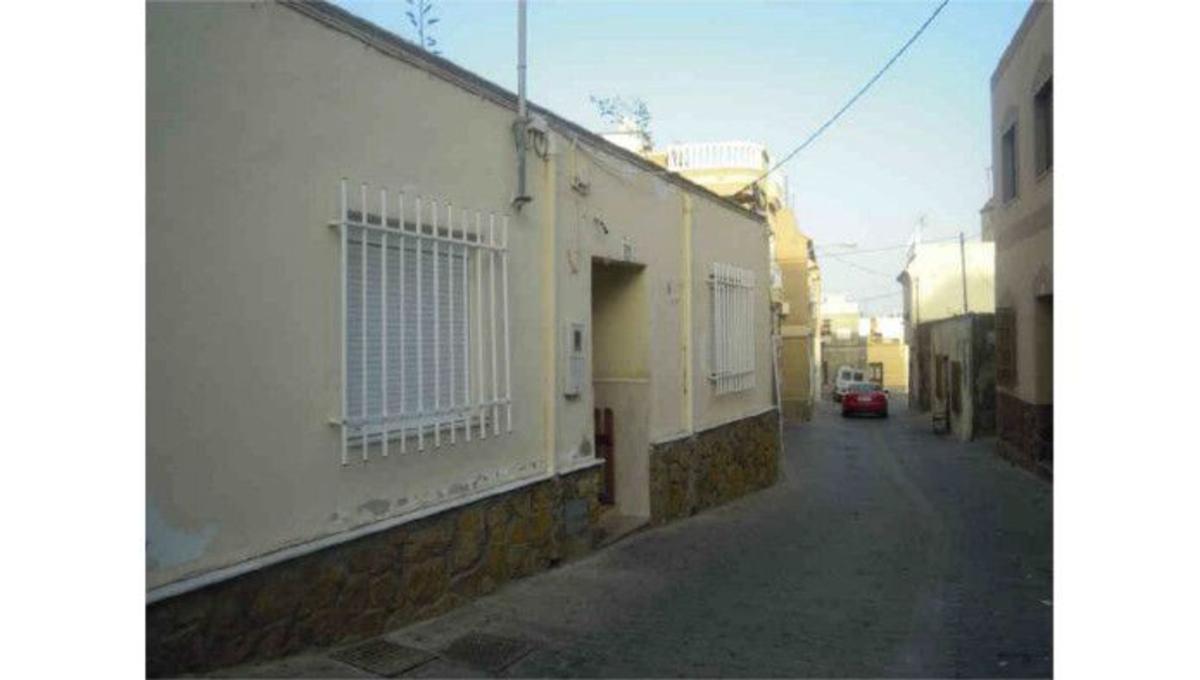 Sprzedaż niezależnego domku jednorodzinnego w Casa o chalet en Calle Noria, Adra, Adra photo 1