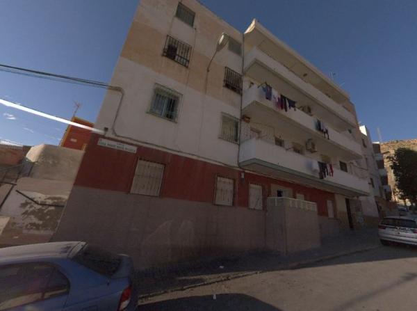 Sprzedaż mieszkania w Piso en Calle Reverenda Madre María Micaela, La Chanca - Pescadería, Almería, Almería
 photo