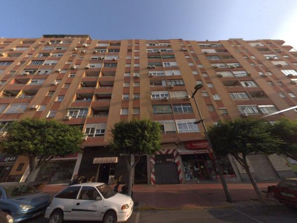 Venta de piso en Piso en Calle Granada, Altamira - Oliveros - Barrio Alto, Almería, Almería
 photo