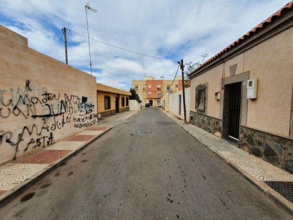 Sprzedaż mieszkania w Piso en Calle Inés, Carretera Mojonera - Cortijos de Marín, Roquetas de Mar, Roquetas de Mar
thumbnail 1