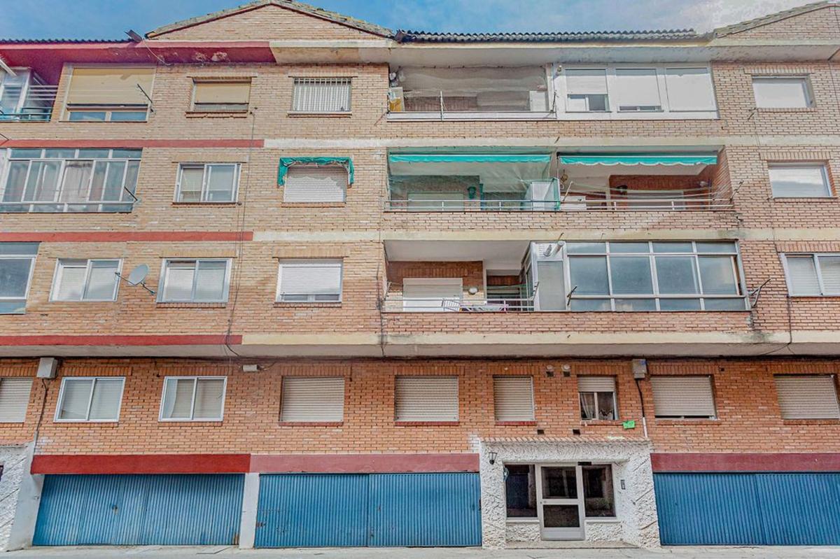 Продажа квартиры на Piso en Calle de los Mesones, El Tiemblo, Эль Тьямбло
photo 1