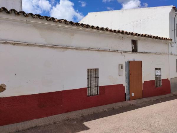 Chalet independiente en venta en Casa o chalet en Calle Laureano Cerrato, Valverde de Llerena, Valverde de Llerena
 photo