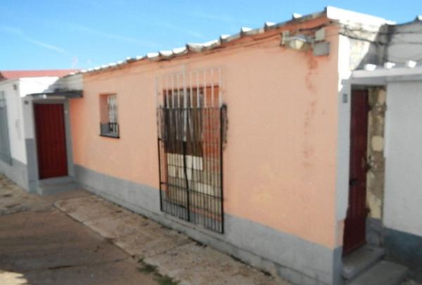 Chalet independiente en venta en Casa o chalet en Calle Ebro, La Estación, Badajoz, Badajoz
photo 1