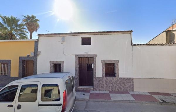 Chalet independiente en venta en Casa o chalet en Calle Ramón y Cajal, Santa Amalia, Santa Amalia
 photo