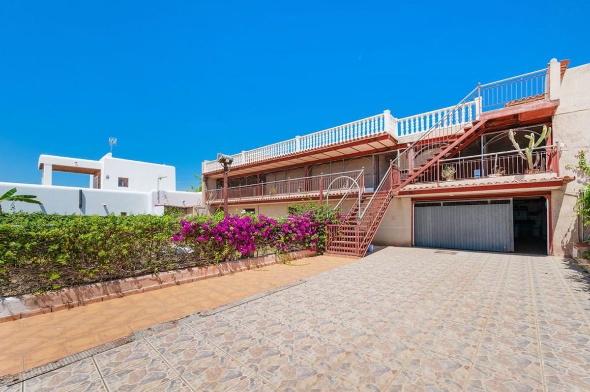 Venta de chalet independiente en Chalet pareado en Calle ses Anguiles, Sant Jordi de Ses Salines, Sant Josep de Sa Talaia, Sant Josep de Sa Talaia
photo 4