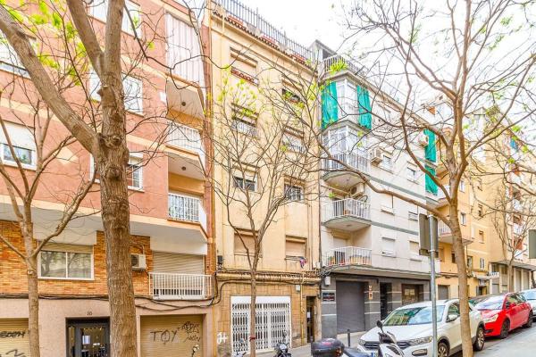 Sprzedaż mieszkania w Piso en Calle Cervantes, Pubilla Cases, Hospitalet de Llobregat, Hospitalet de Llobregat
photo 1