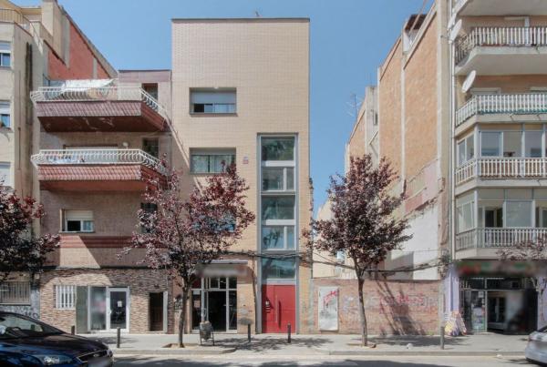 Продажа квартиры на Piso en Calle de Simancas, Artigues, Badalona, Бадалона
 photo