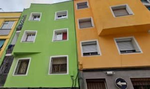 Venta de piso en Piso en Calle dels Pirineus, Fondo, Santa Coloma de Gramenet, Santa Coloma de Gramenet
 photo