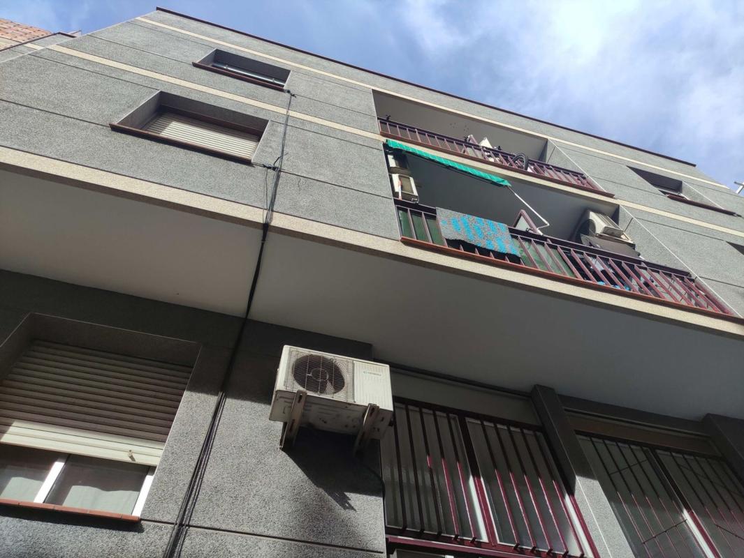 Venta de piso en Piso en Calle d'En Valentí Escalas, Fondo, Santa Coloma de Gramenet, Santa Coloma de Gramenet
photo 1