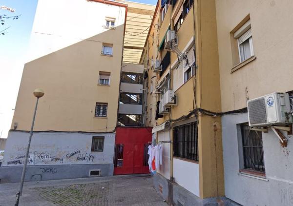 Venta de piso en Piso en Calle de Cáceres, Sant Roc, Badalona, Badalona
 photo