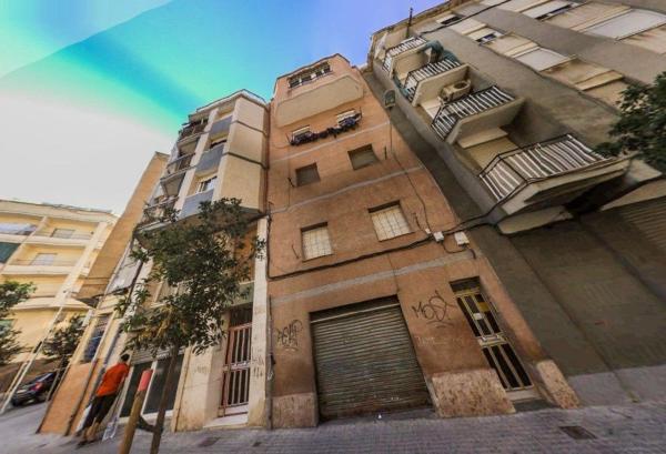Продажа квартиры на Piso en Calle Jardí, La Florida, Hospitalet de Llobregat, Госпиталет-де-Льобрегат
 photo