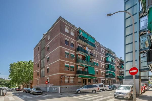 Sprzedaż mieszkania w Piso en Calle d'Archidona, Can Puiggener, Sabadell, Sabadell
photo 1