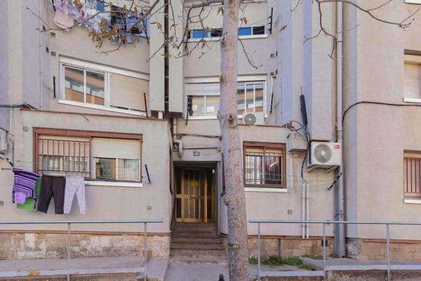 Sprzedaż mieszkania w Piso en Calle del Brasil, Els Merinals, Sabadell, Sabadell
photo 1