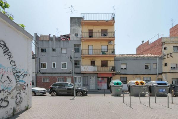 Sprzedaż mieszkania w Piso en Calle Sèquia, Canovelles, Canovelles
 photo