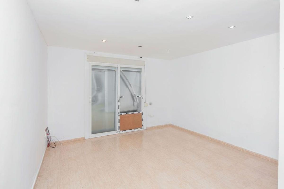 Venta de piso en Piso en Calle de la Garrotxa, Cerdanyola nord, Mataró, Mataró
 photo 2